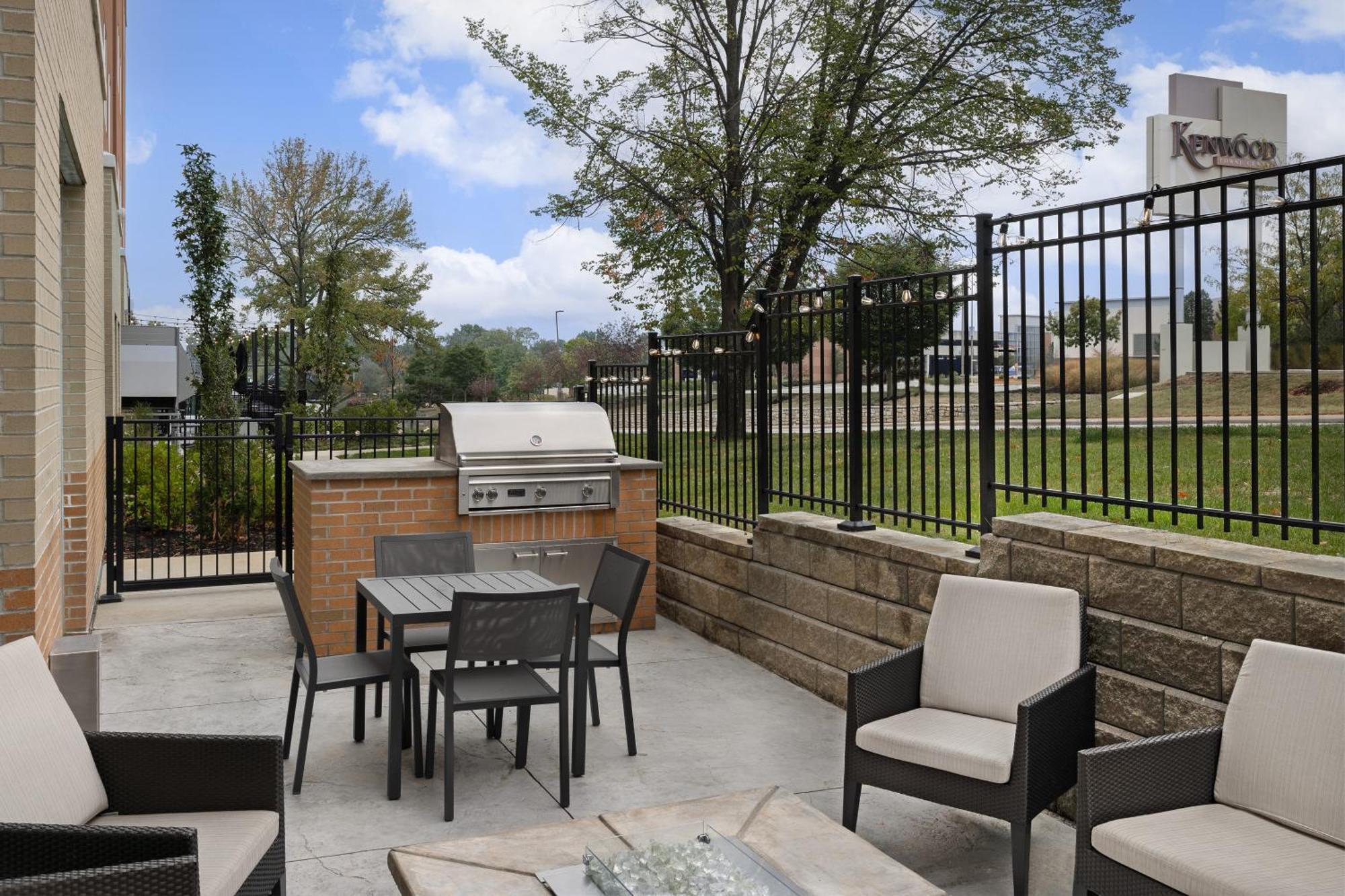 Residence Inn Kenwood Екстериор снимка